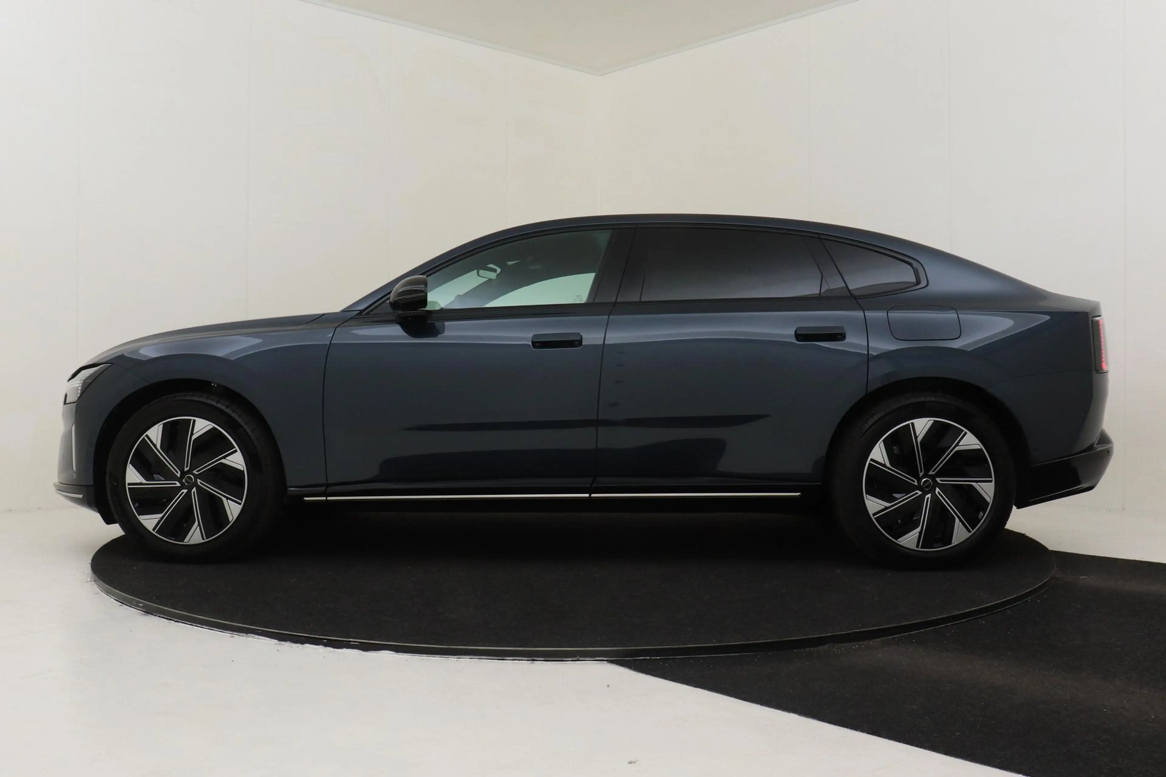 Volvo ES90 SINGLE MOTOR EXTENDED RANGE CORE 92 kWh -PANO.DAK| — photo 7
