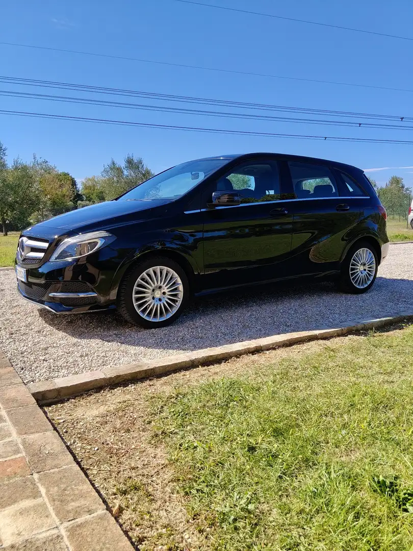 Mercedes-Benz B 200 NGD Premium - 2