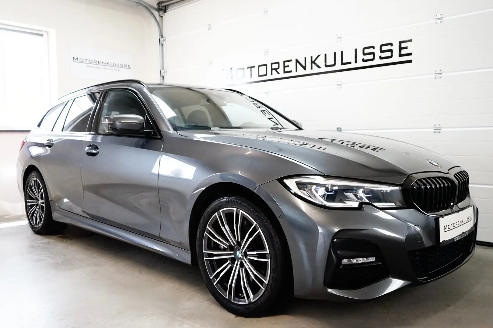 BMW 330 e xDrive Touring M Sport Aut LASER - AHK - PANO Gris - 2