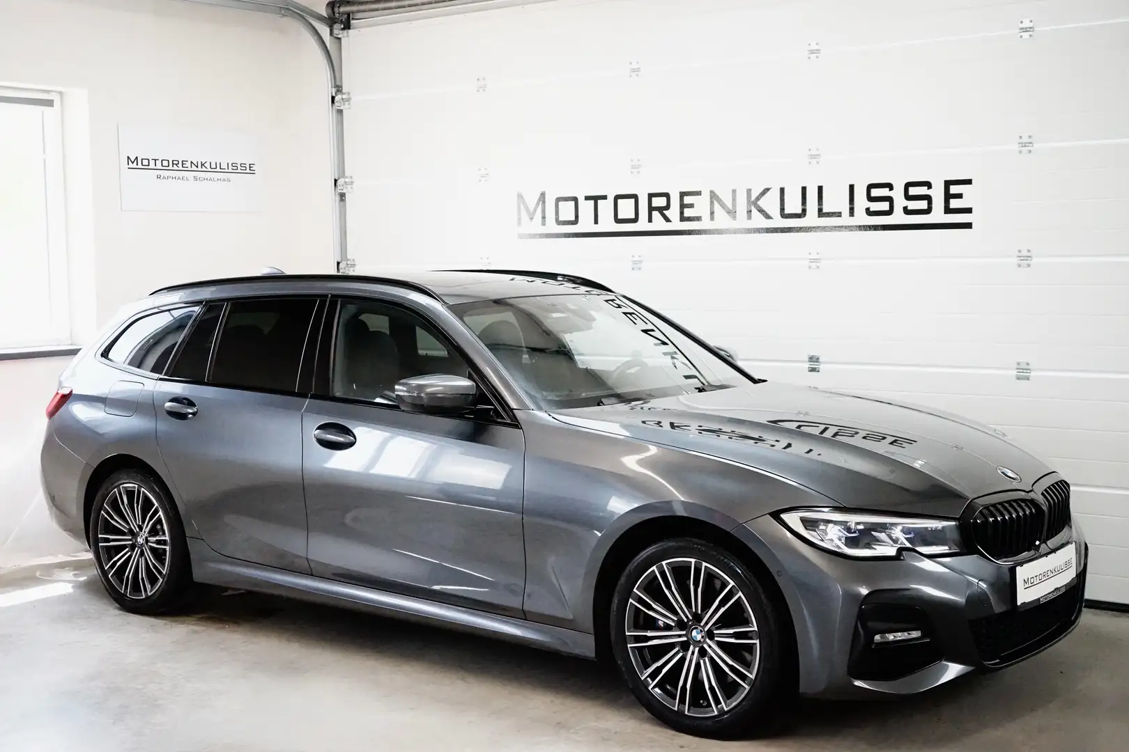 BMW 330 e xDrive Touring M Sport Aut LASER - AHK - PANO Gris - 1