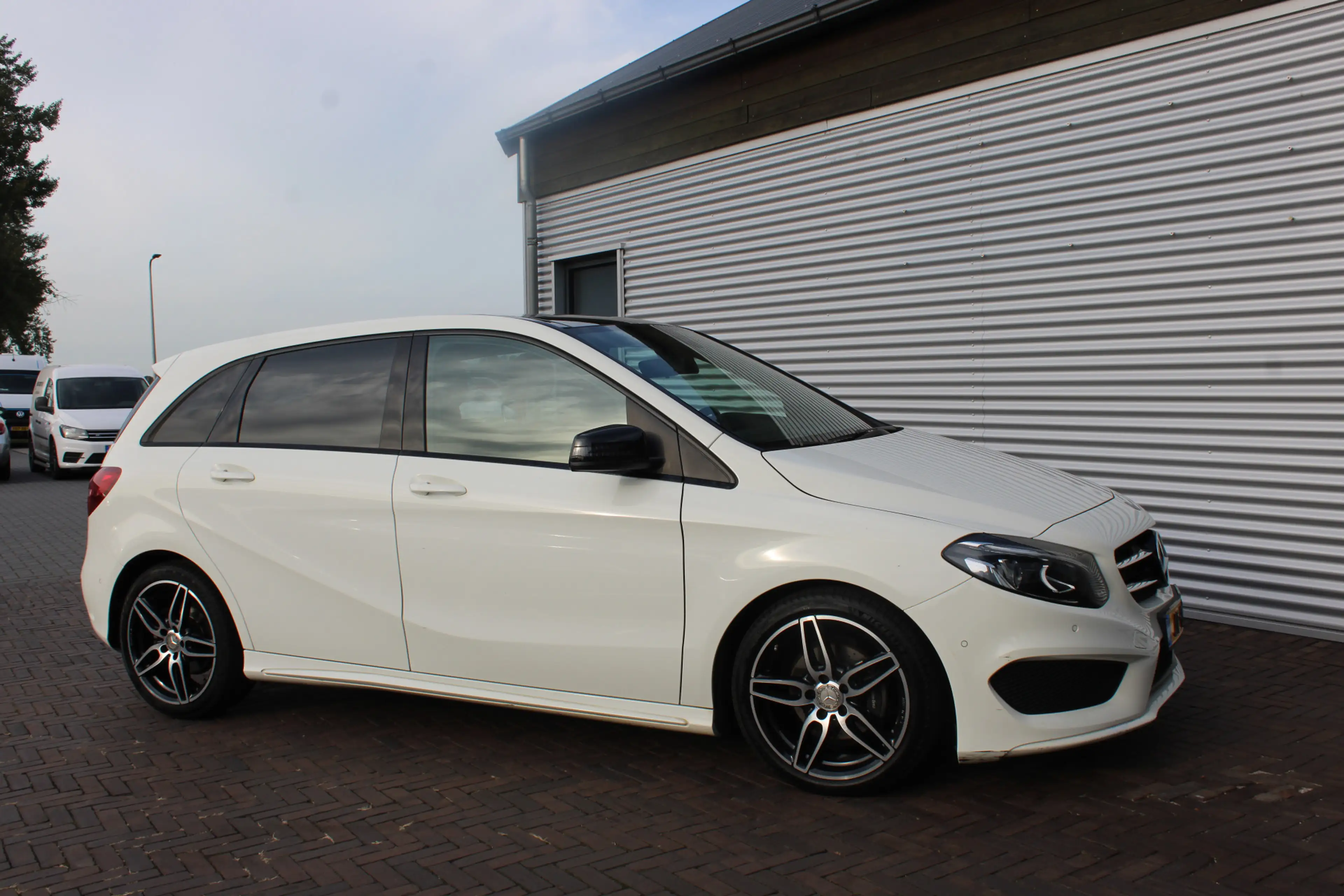 Mercedes-Benz B 180 AMG Night Edition Plus PANORAMADAK — photo 14