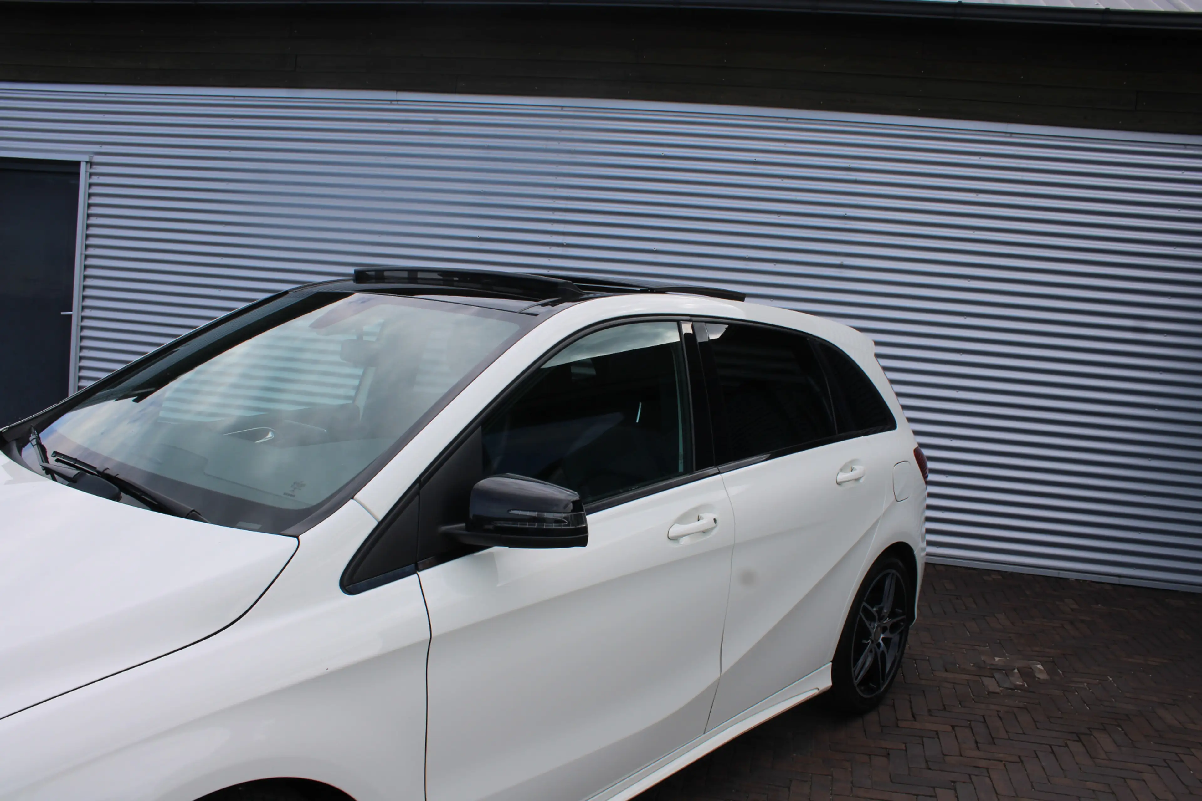 Mercedes-Benz B 180 AMG Night Edition Plus PANORAMADAK — photo 4