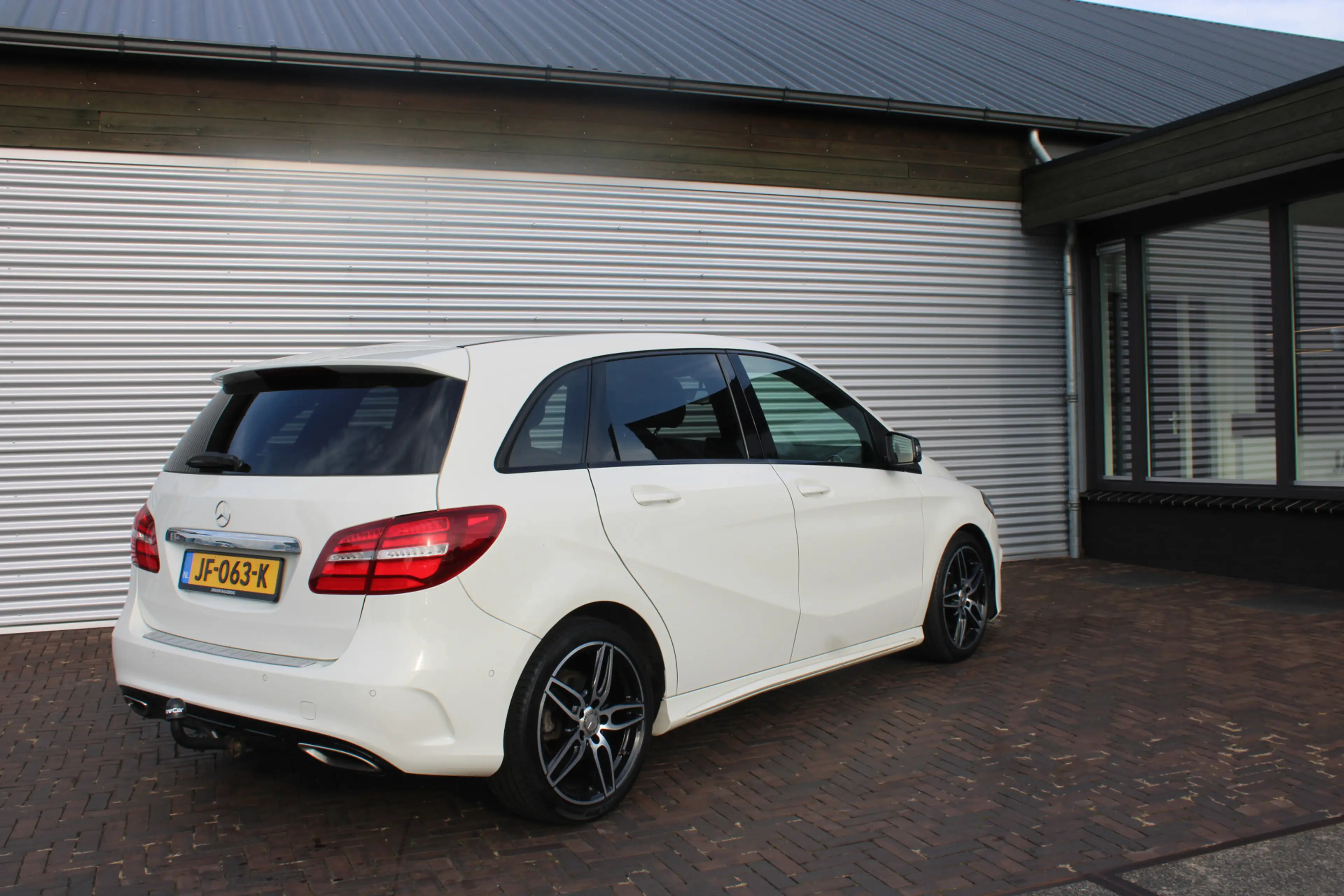 Mercedes-Benz B 180 AMG Night Edition Plus PANORAMADAK — photo 2