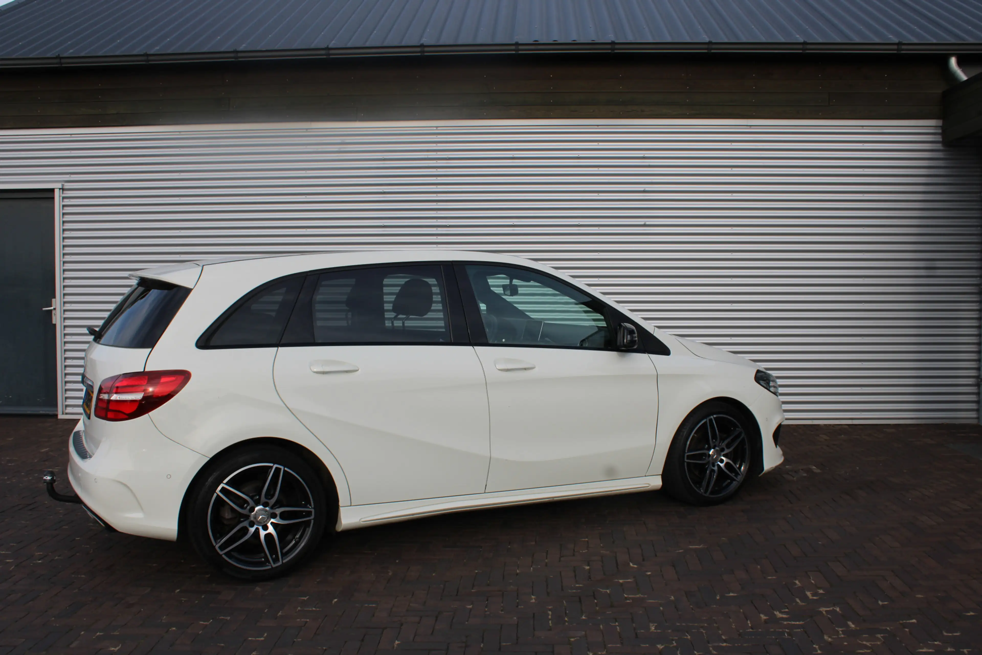 Mercedes-Benz B 180 AMG Night Edition Plus PANORAMADAK — photo 13