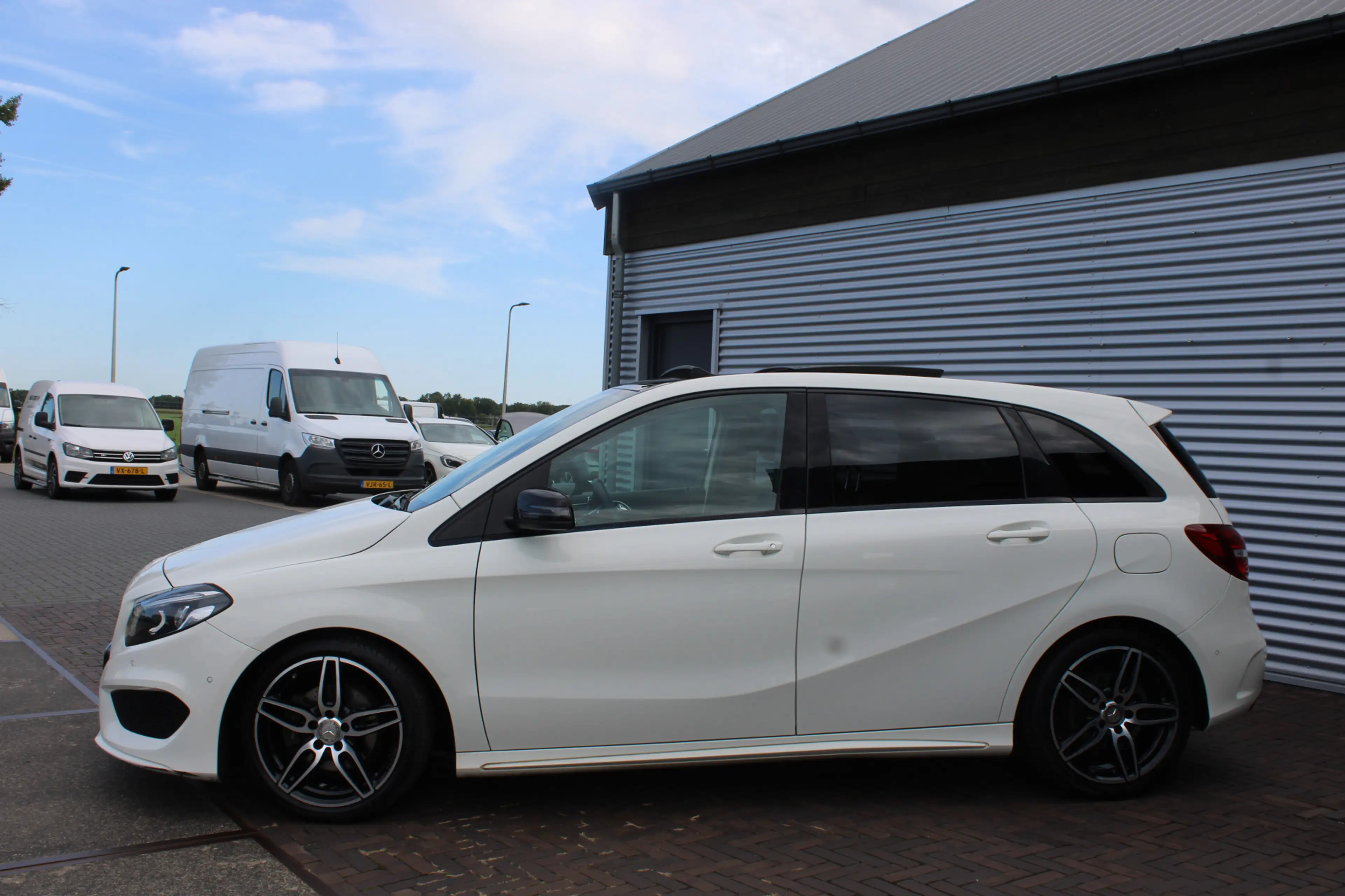 Mercedes-Benz B 180 AMG Night Edition Plus PANORAMADAK — photo 7
