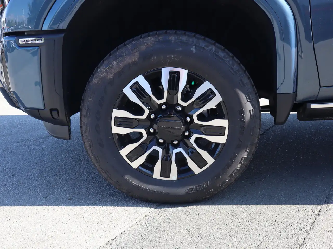 GMC Sierra 3500HD снимка GMC Sierra 3500HD