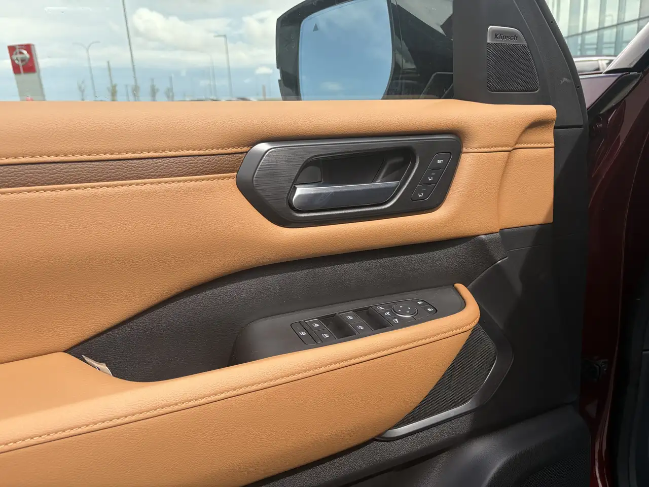 Nissan Armada снимка Nissan Armada