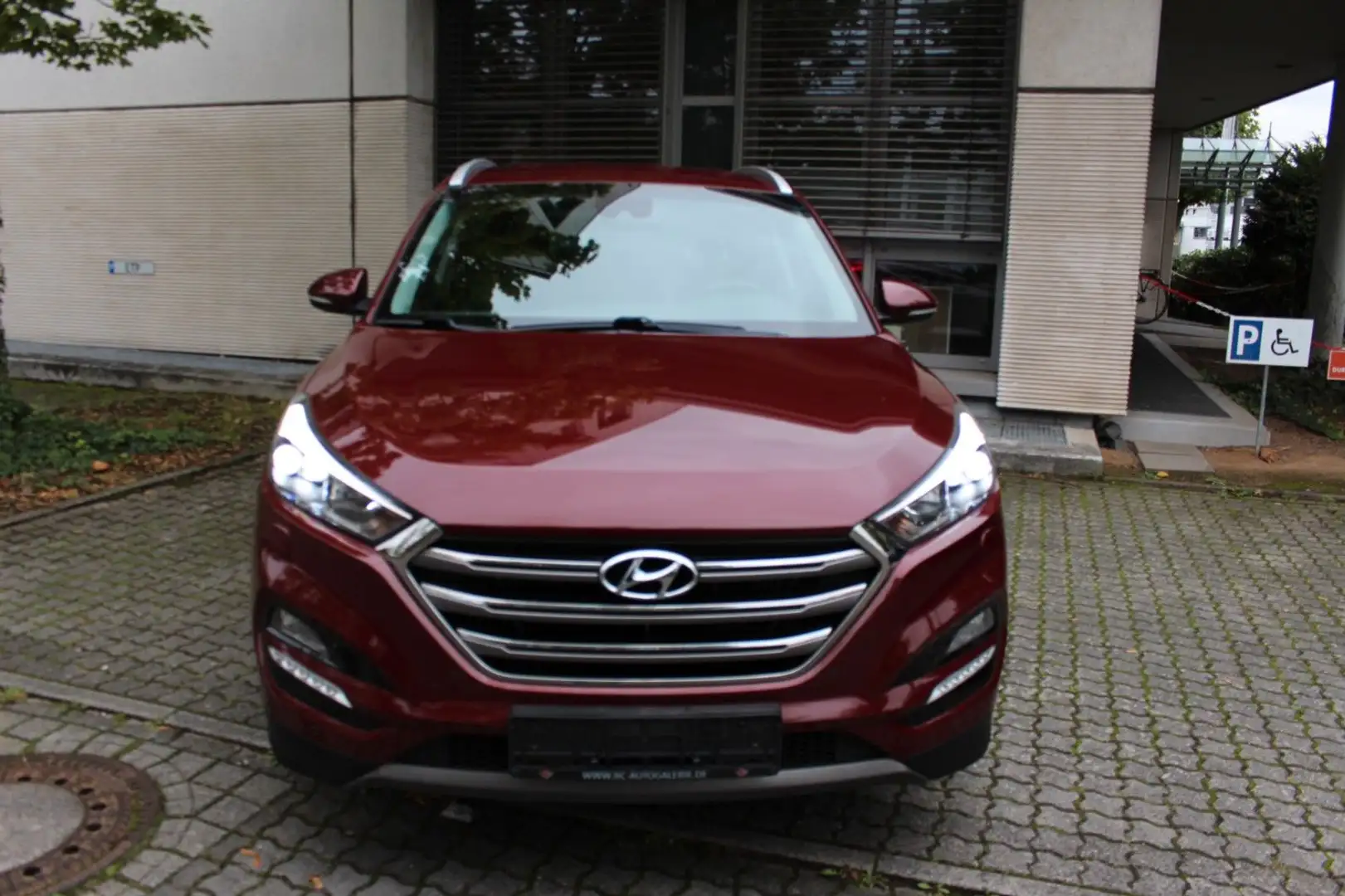 Hyundai TUCSON Premium 4WD~NAVI~LEDER~KAMERA~1 HAND Rouge - 2