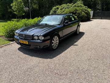 XJ 2.7D V6