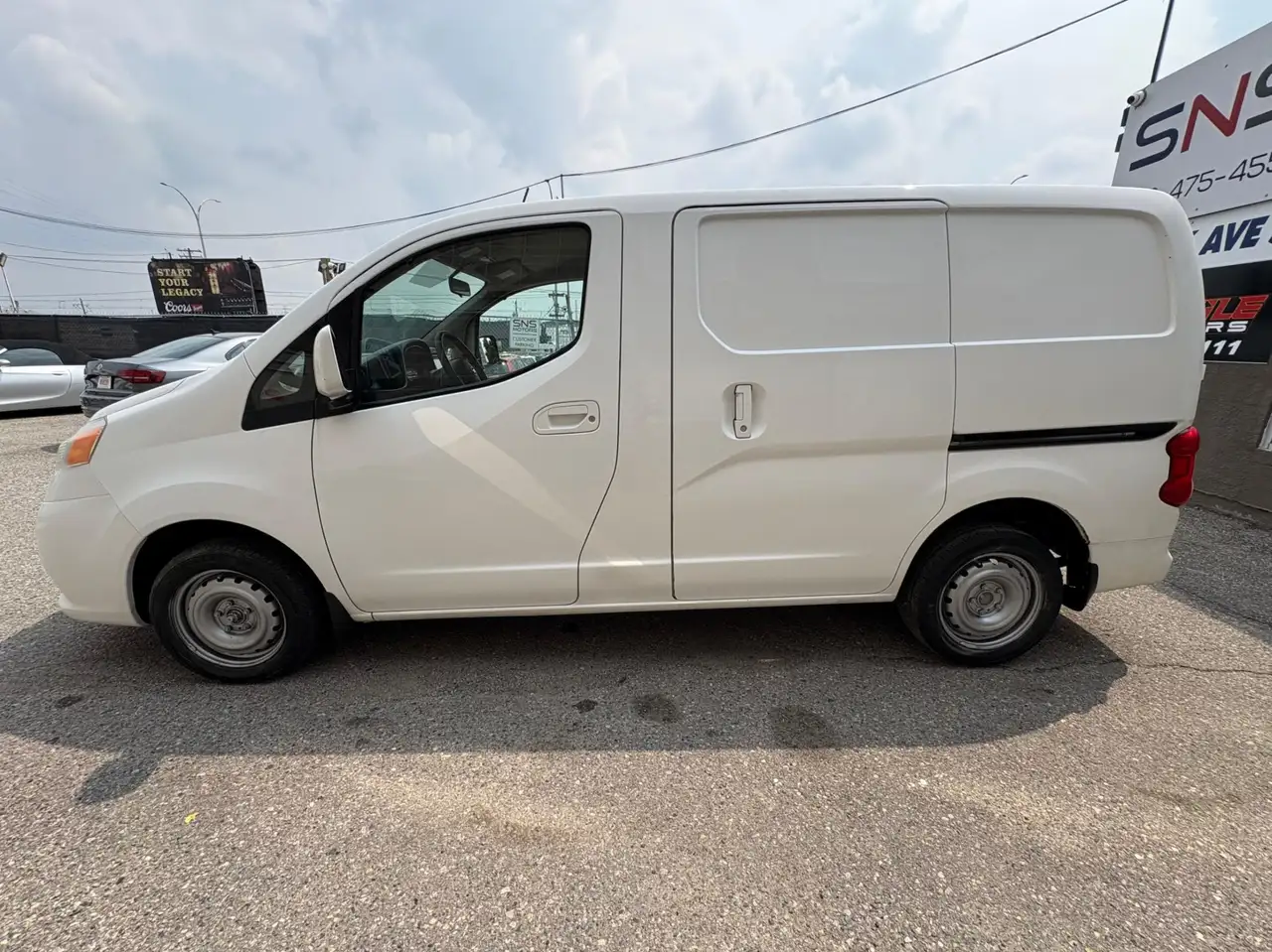 Nissan NV200 снимка Nissan NV200