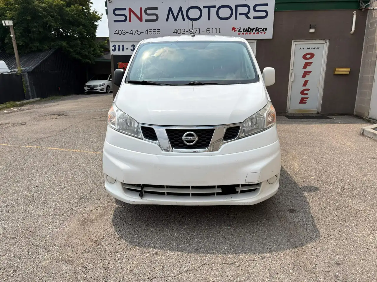 Nissan NV200 снимка Nissan NV200