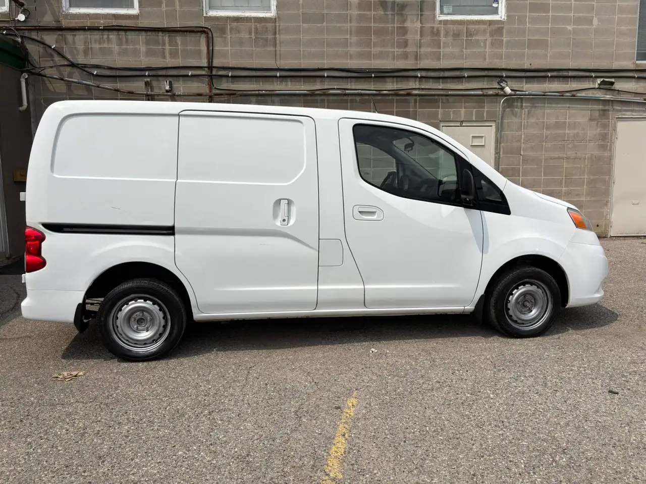 Nissan NV200 снимка Nissan NV200