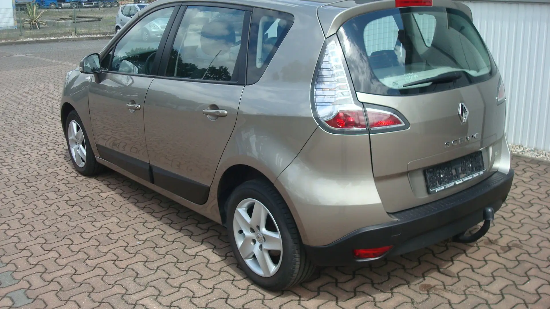 Renault Scenic 1.6 16V 110 TomTom Edition Maro - 2