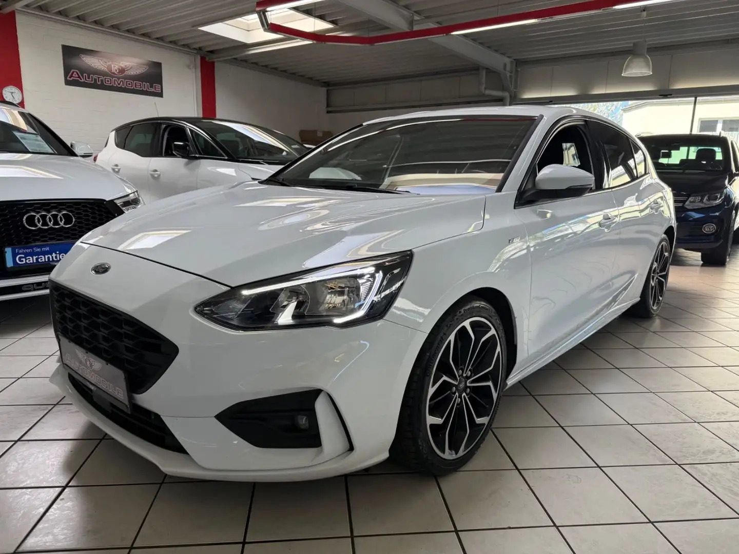 Ford Focus Lim. ST-Line 2.0 NAVI PDC KEYLESS GO Weiß - 1