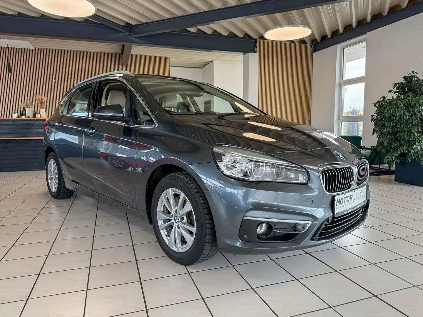 BMW 220 i Active Tourer | Luxury Line | LED | Navi Grau - 2