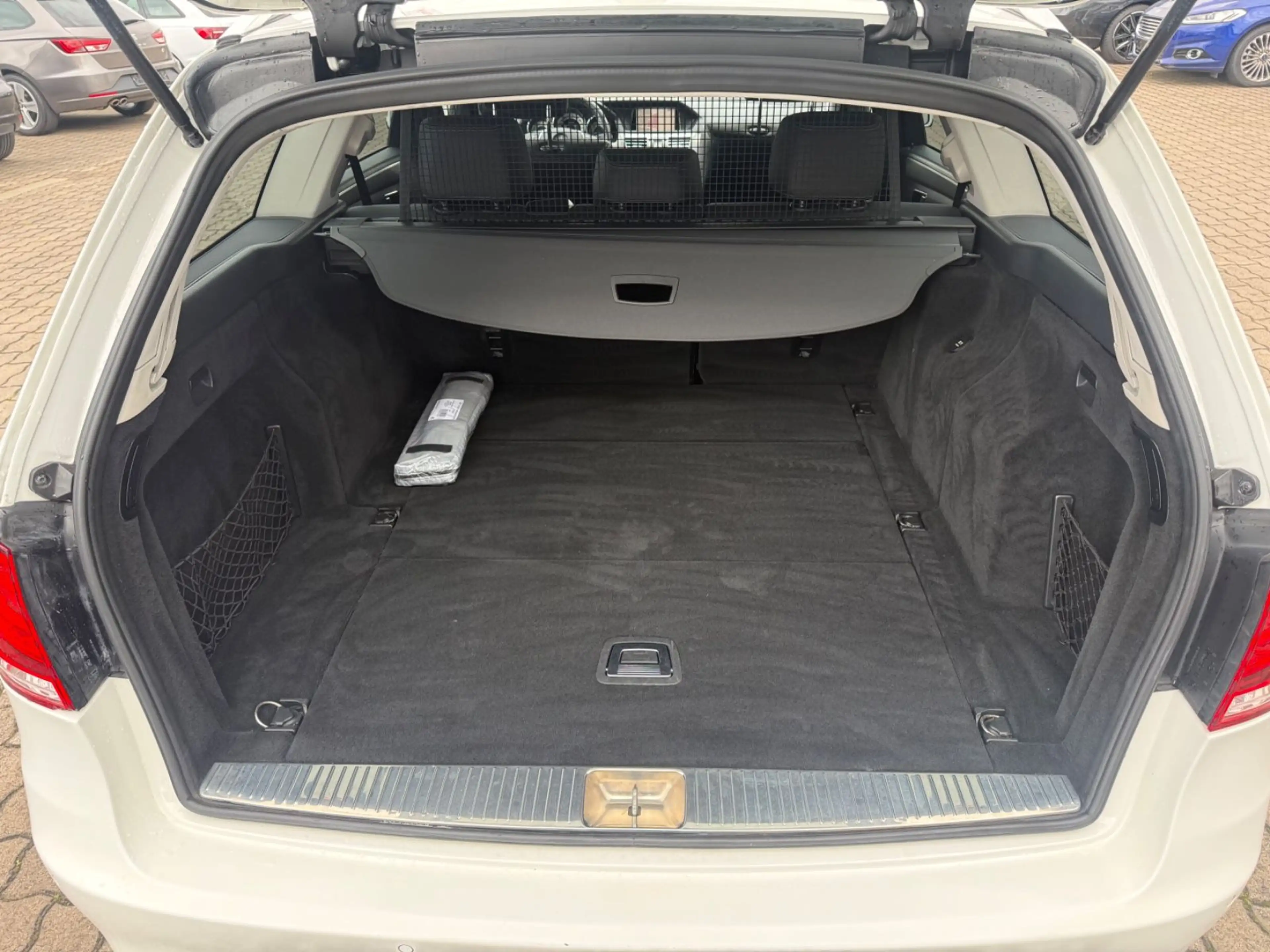 Mercedes-Benz E 250 E T-Modell E 250 BlueTec 4Matic E-Heck — photo 10