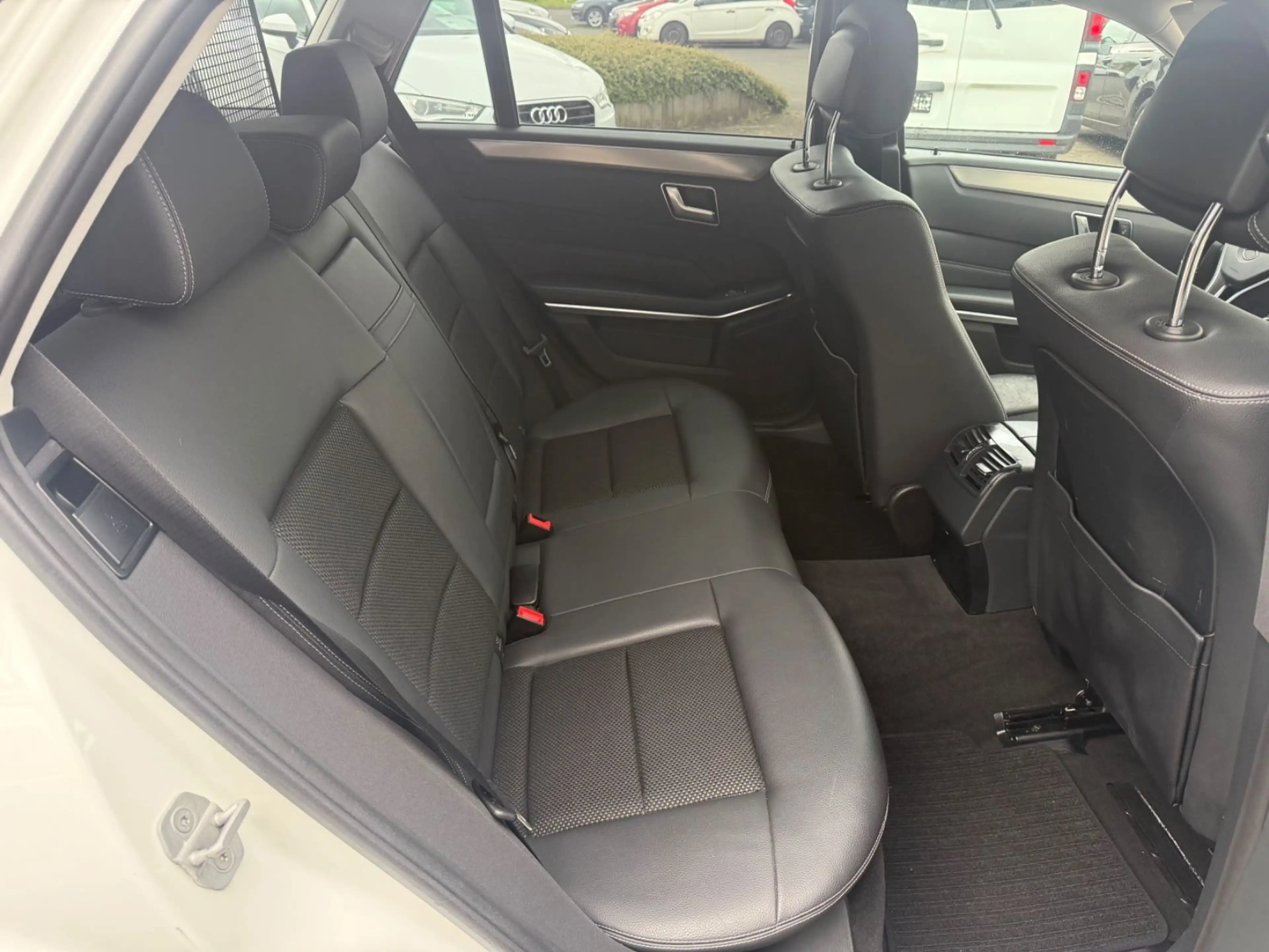 Mercedes-Benz E 250 E T-Modell E 250 BlueTec 4Matic E-Heck — photo 12