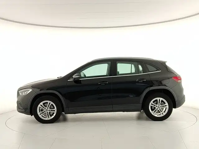 Mercedes-Benz Gla view 2