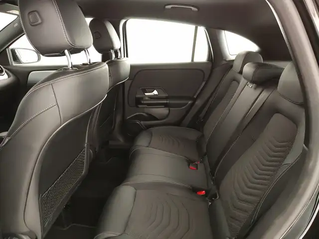 Mercedes-Benz Gla view 10