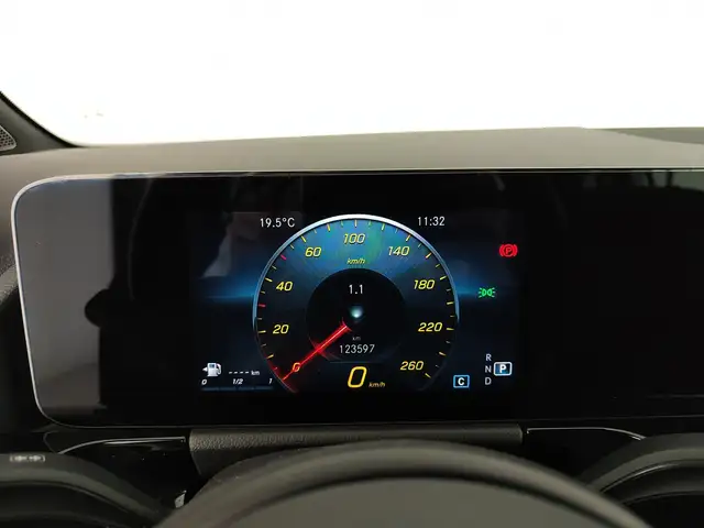 Mercedes-Benz Gla view 14