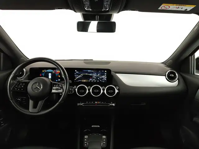 Mercedes-Benz Gla view 11