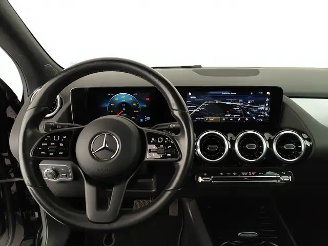 Mercedes-Benz Gla view 12