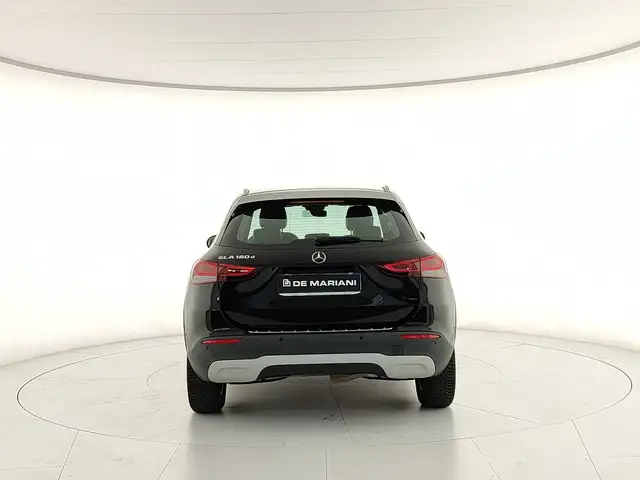 Mercedes-Benz Gla view 4