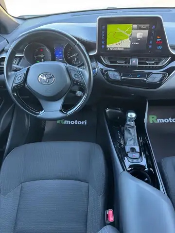Toyota C-HR view 3
