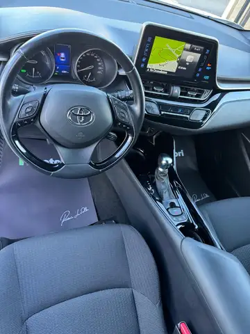 Toyota C-HR view 8
