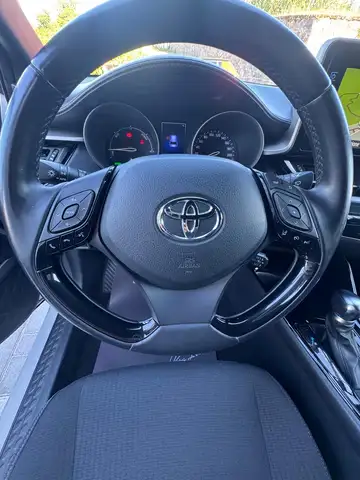 Toyota C-HR view 4