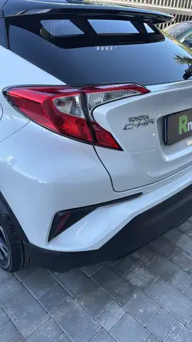 Toyota C-HR view 14