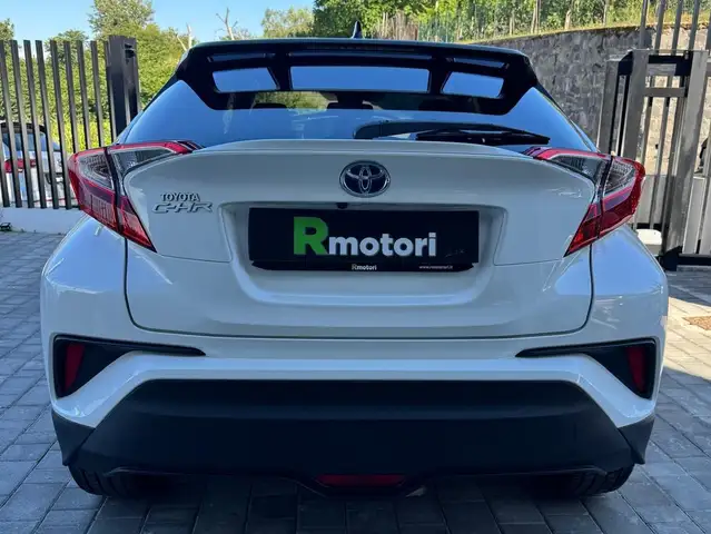 Toyota C-HR view 15