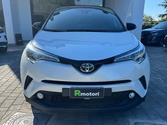 Toyota C-HR view 2