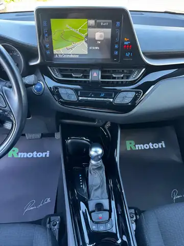 Toyota C-HR view 7