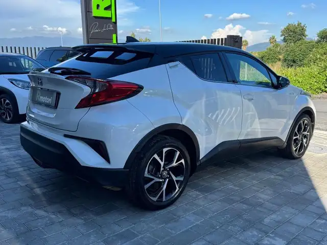 Toyota C-HR view 13