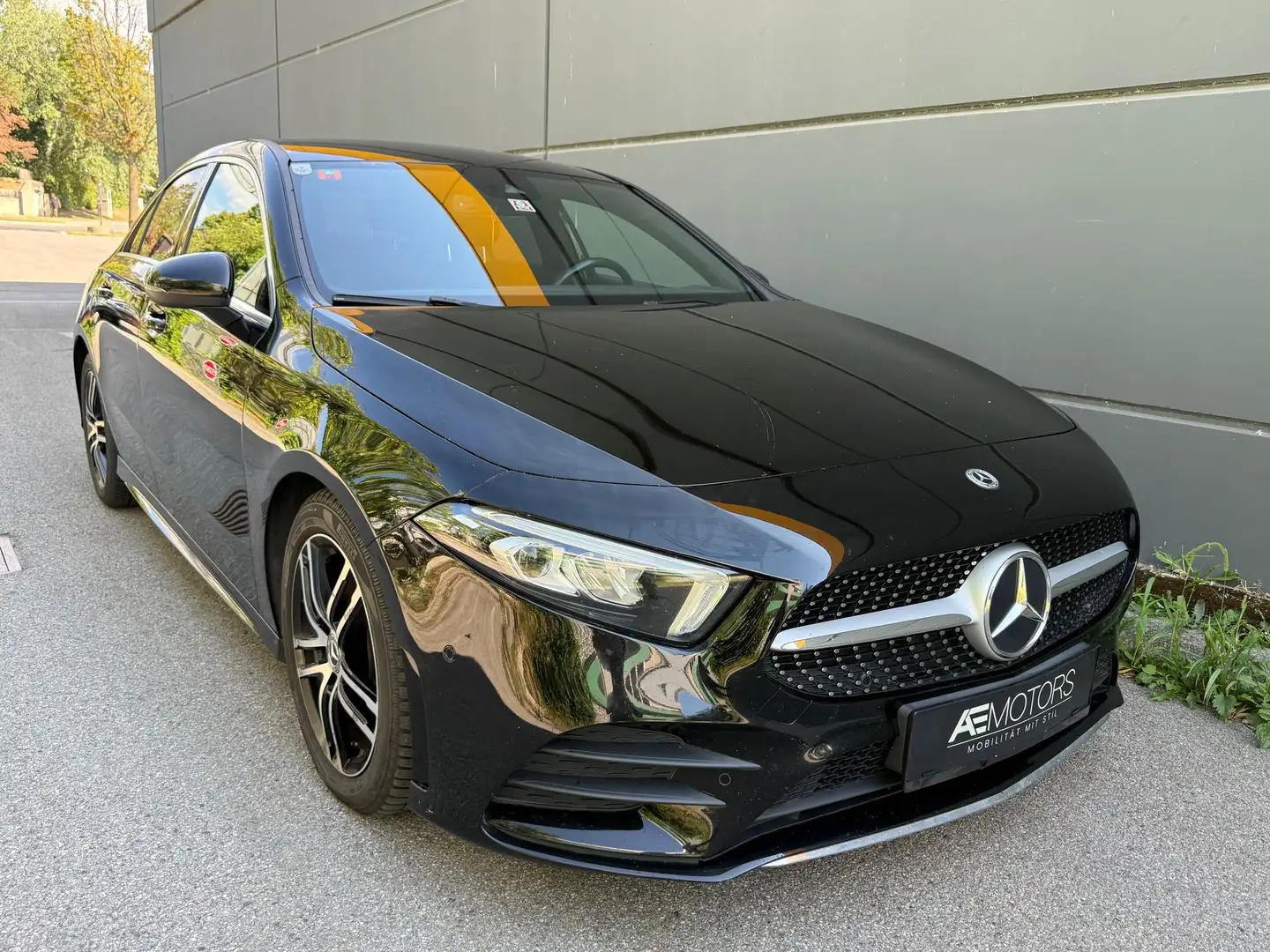 Mercedes-Benz A 200 *AMG Line*NAVI*LED*KLIMA*F1*TEMPOMAT*KREDIT* Schwarz - 2