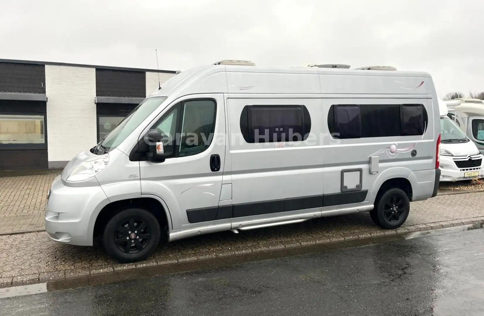 Challenger Vany 03 - Festbett - auto.Sat/TV - Klima - AHK - Silber - 1