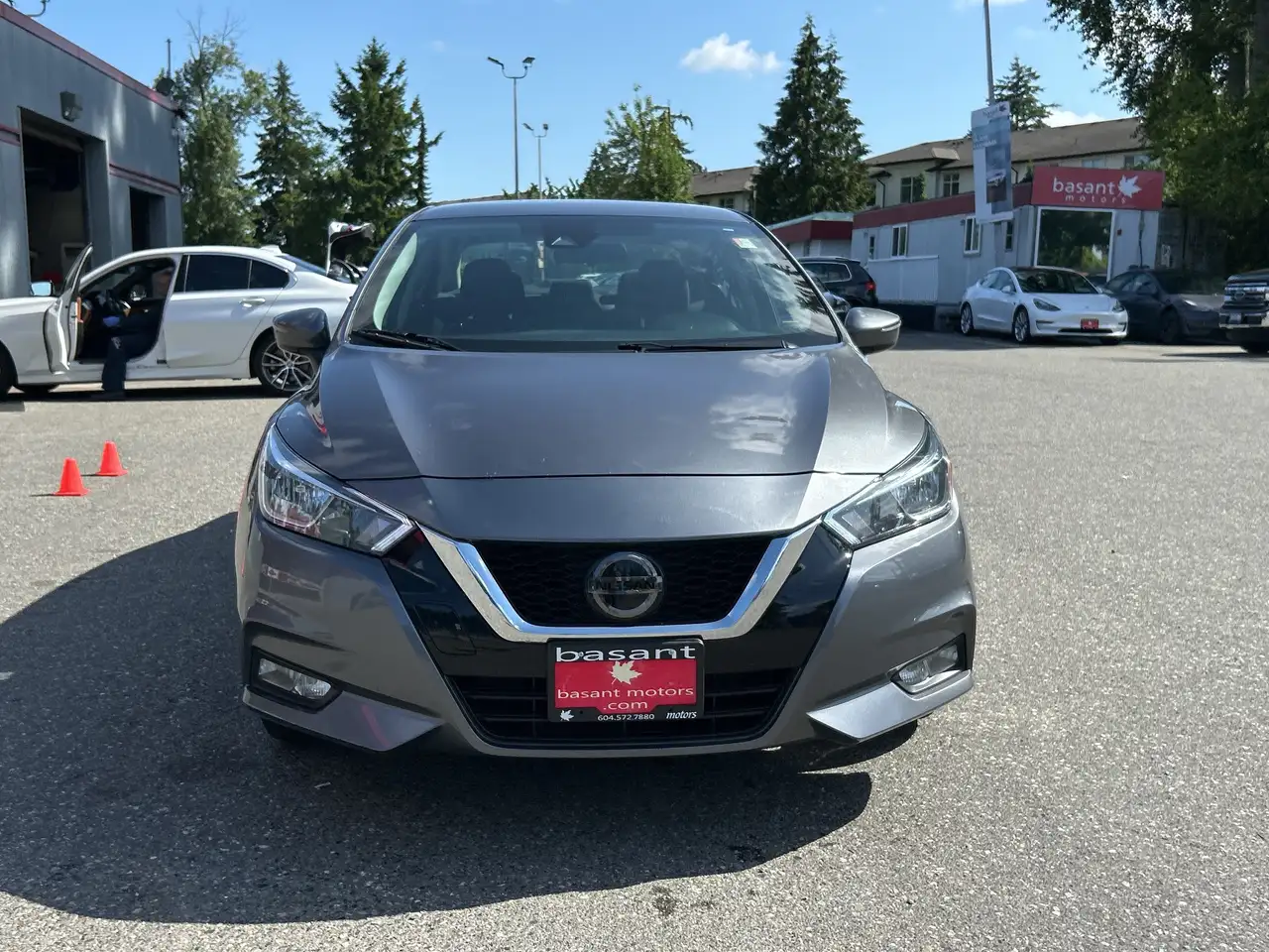 Nissan Versa снимка Nissan Versa