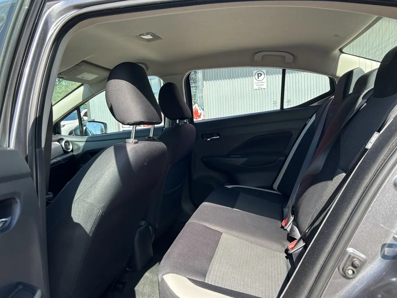 Nissan Versa снимка Nissan Versa