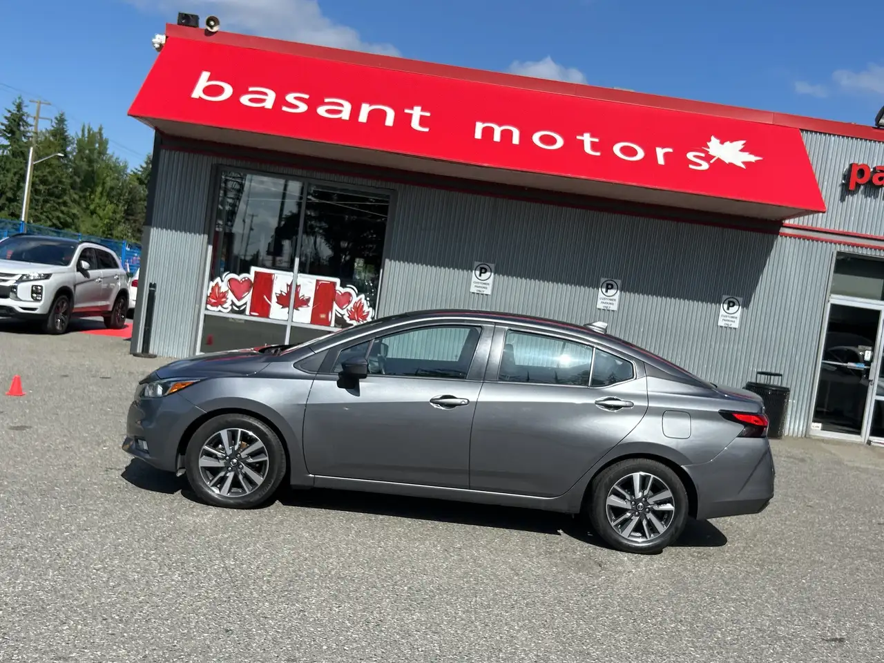 Nissan Versa снимка Nissan Versa
