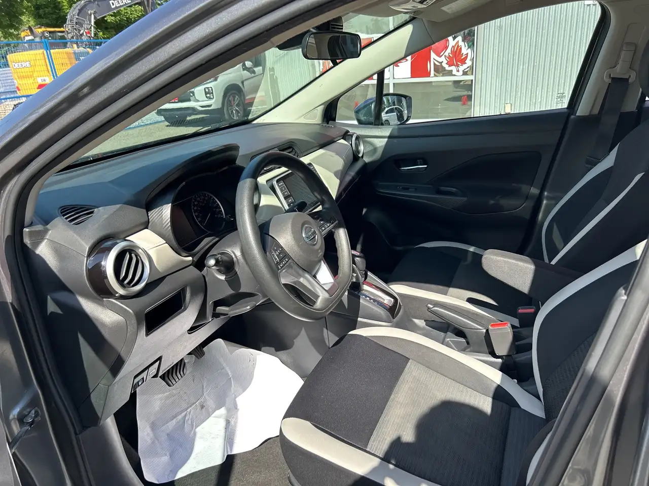Nissan Versa снимка Nissan Versa