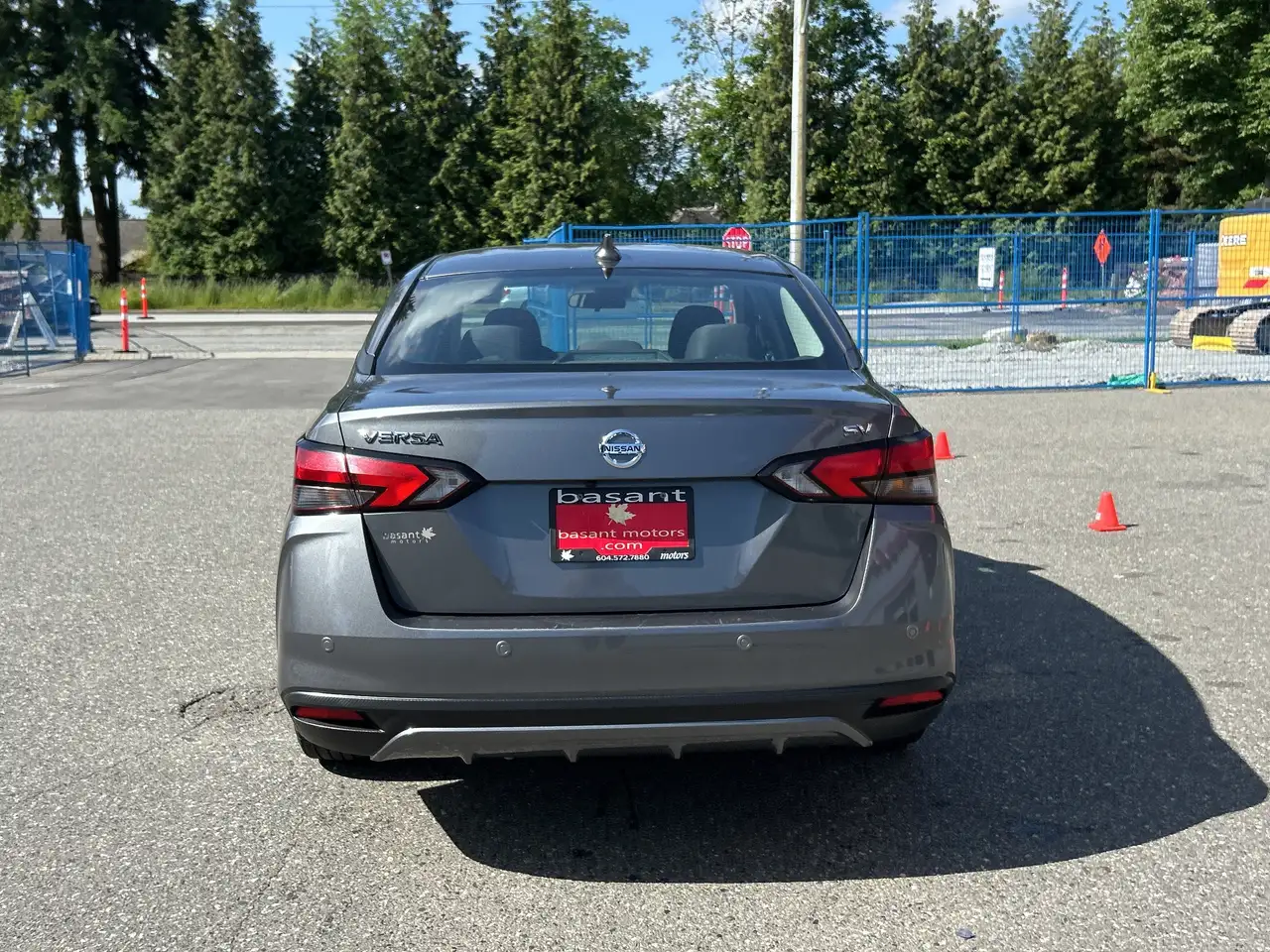 Nissan Versa снимка Nissan Versa