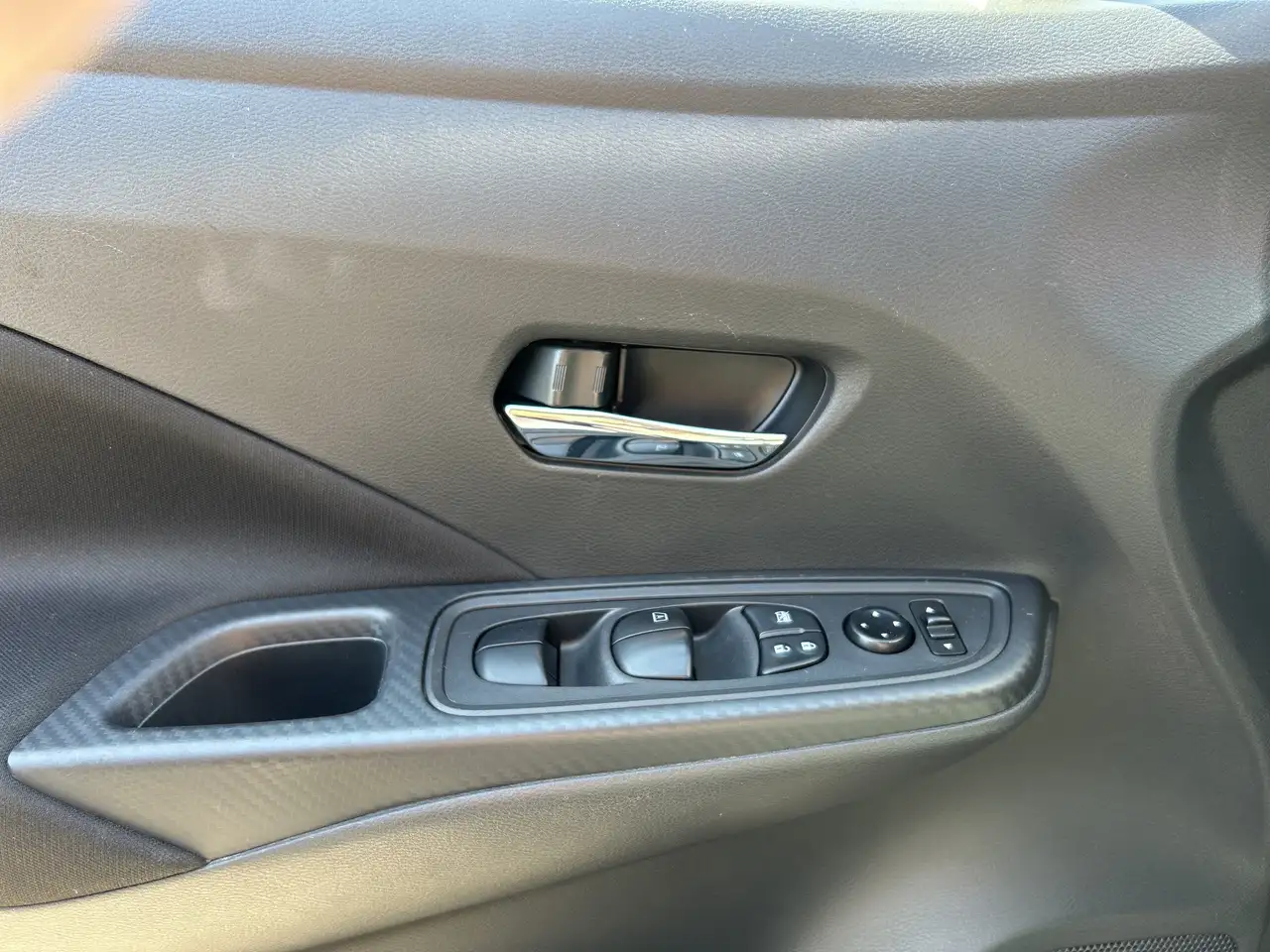 Nissan Versa снимка Nissan Versa