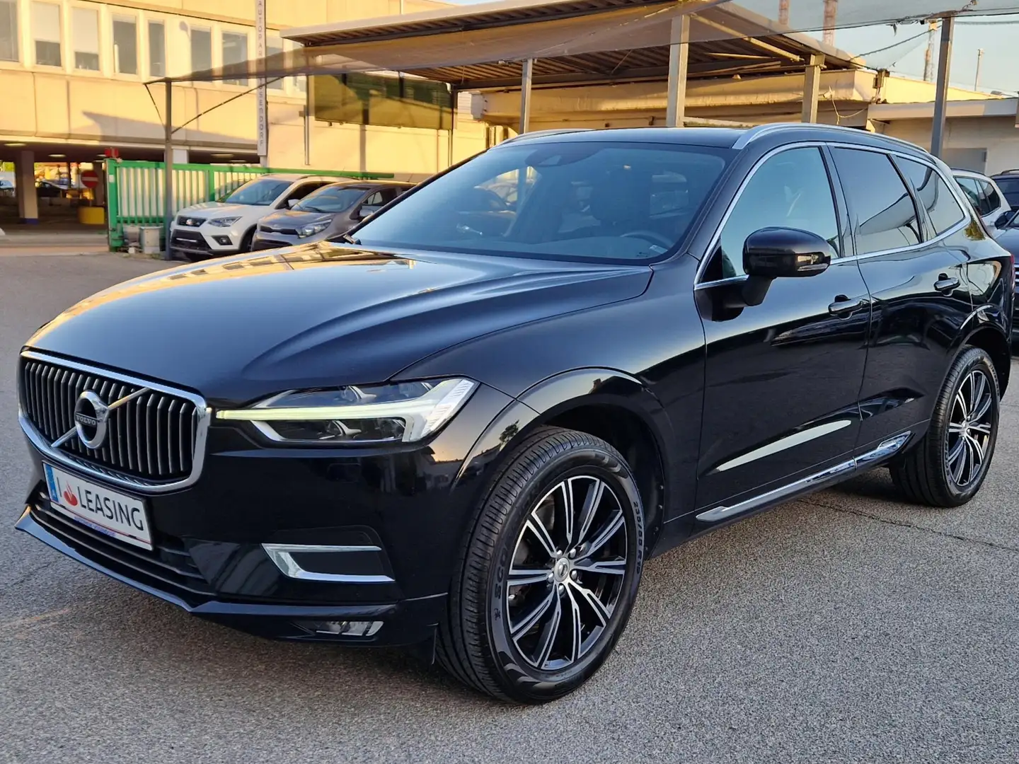 Volvo XC60 D4 Inscription AWD Geartronic Schwarz - 1