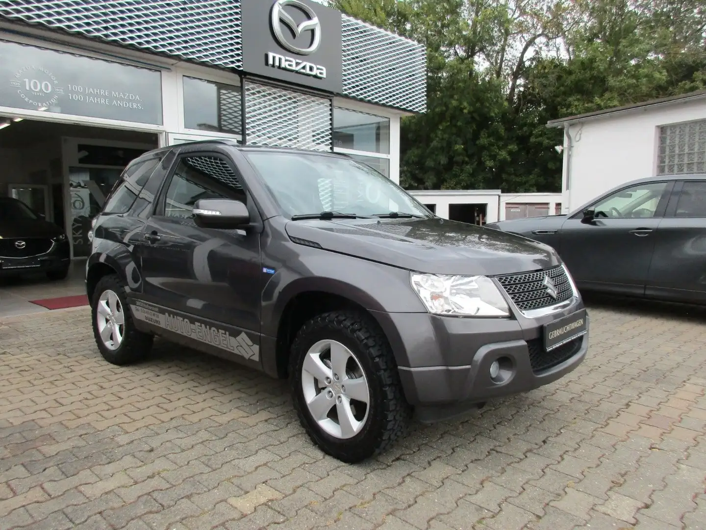 Suzuki Grand Vitara 2.4 Comfort/AHK Šedá - 1