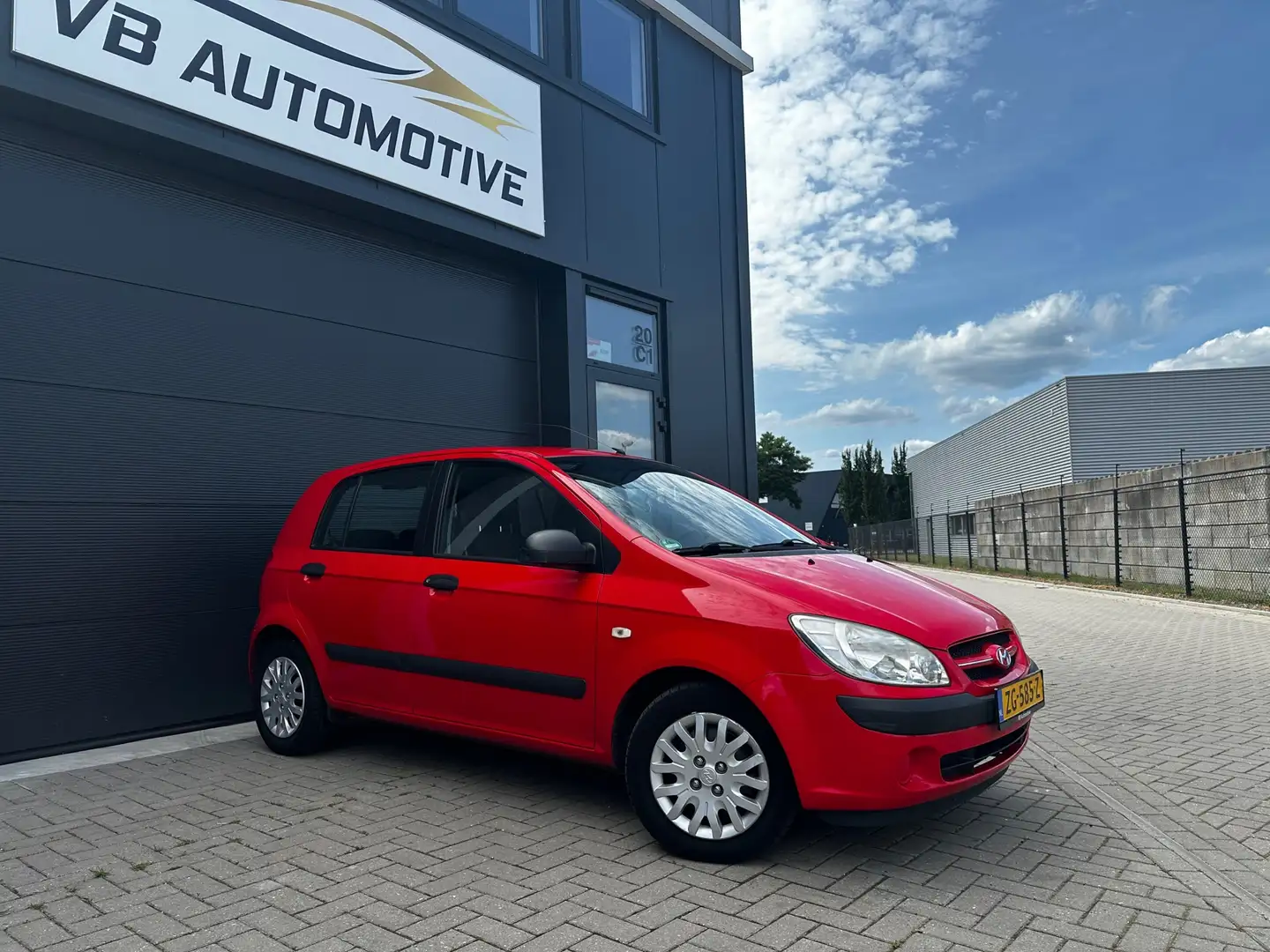 Hyundai Getz 1.1i Active Young | 5 Deurs | Airco | APK t/m 15-1 Rood - 1