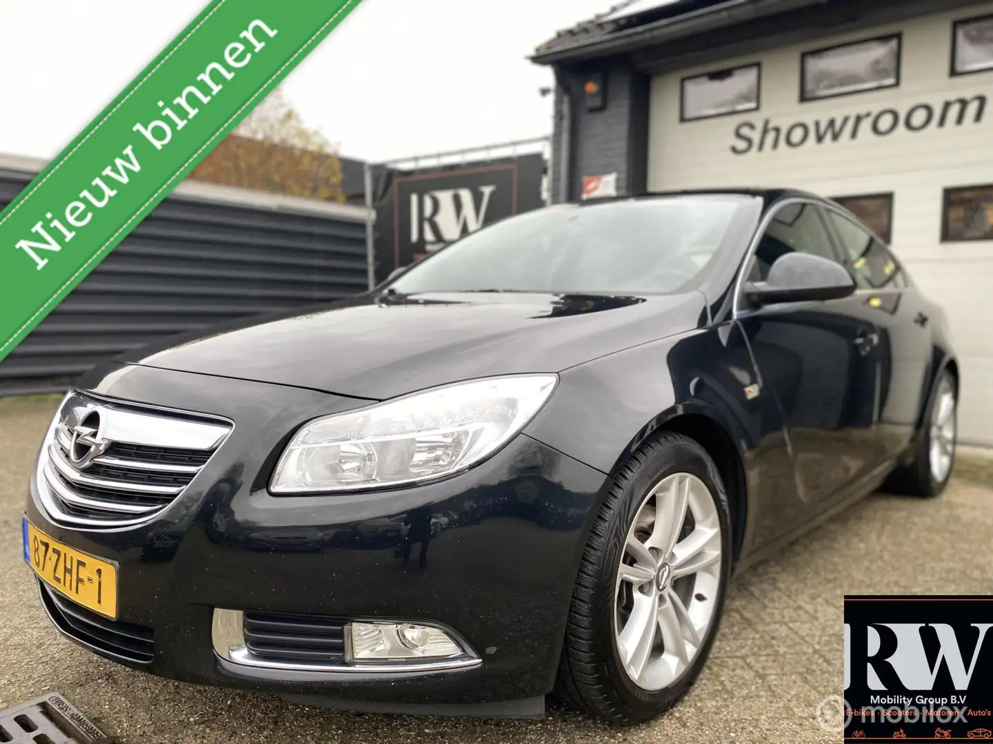 Opel Insignia 1.6 TURBO Cosmo *NIEUWE APK* 180PK* TREKHAAK* Zwart - 1