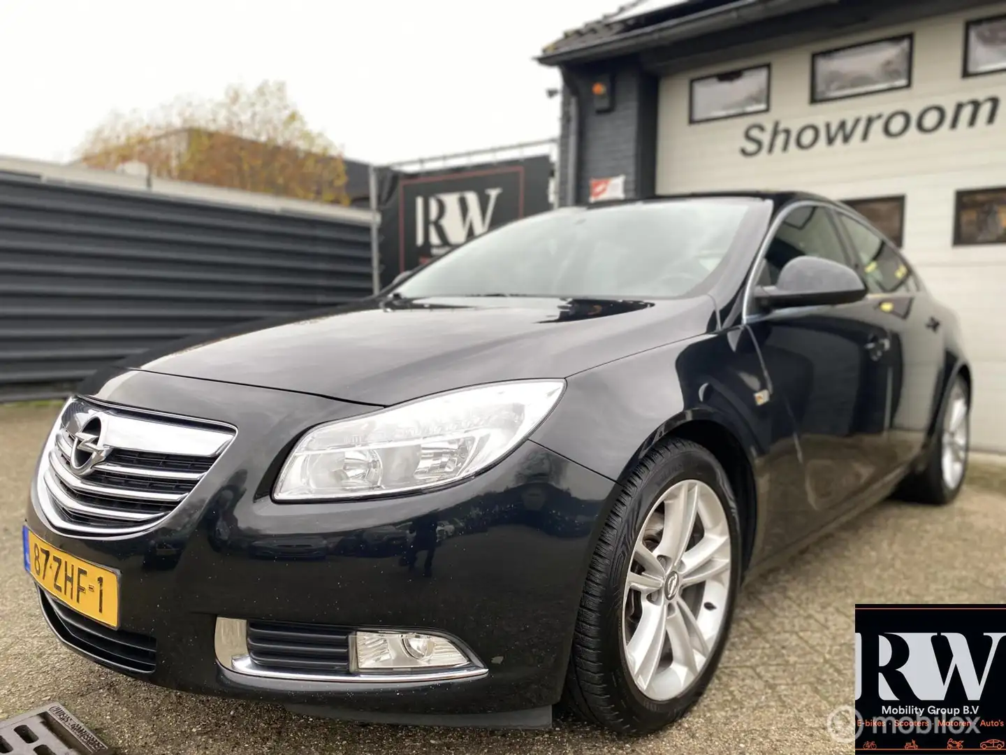 Opel Insignia 1.6 TURBO Cosmo *NIEUWE APK* 180PK* TREKHAAK* Zwart - 1