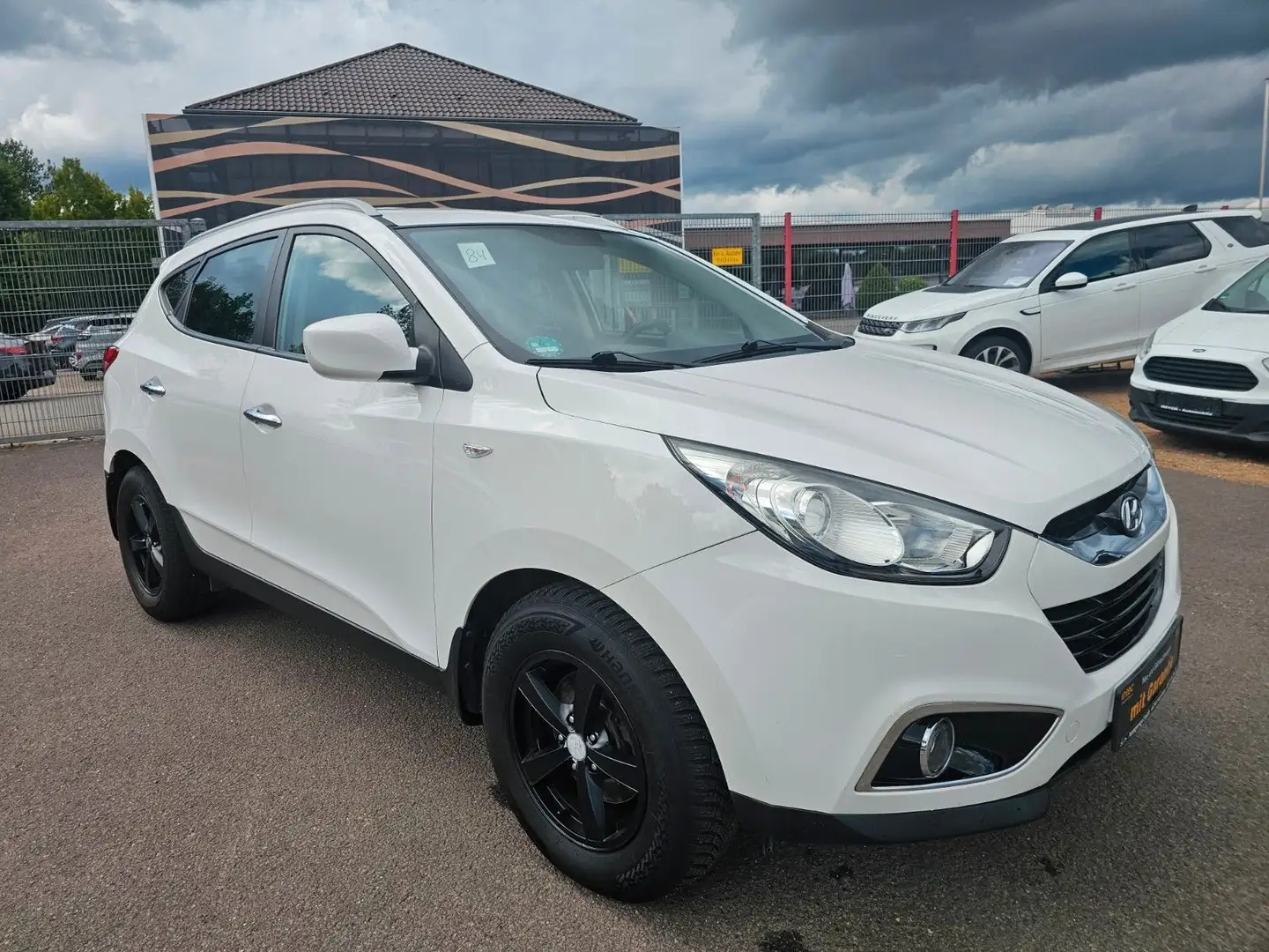 Hyundai iX35 Premium AWD Automatik+Leder+SHZ+AHK Weiß - 2