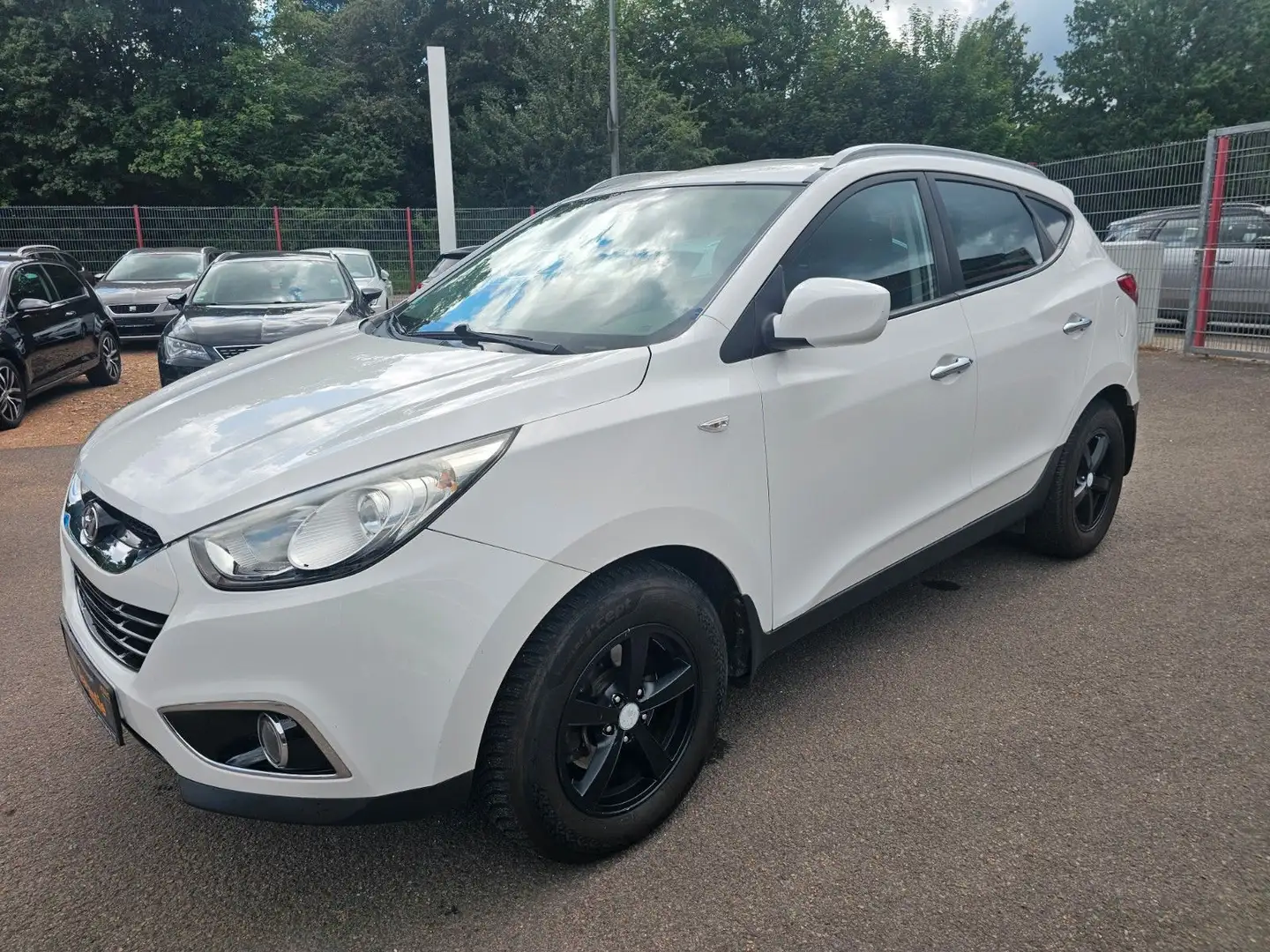 Hyundai iX35 Premium AWD Automatik+Leder+SHZ+AHK Weiß - 1